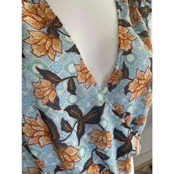 NWT Rachel Zoe Blue Floral Wrap Top Size M Lotus Gold Thread 0159 - Picture 2 of 10